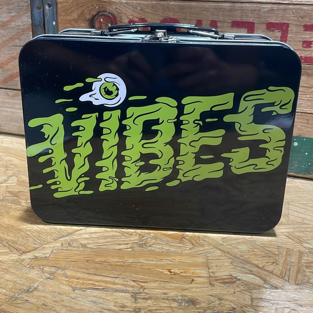 Brand new in bag unused Vibes “Slime” metal lunchbox. Dimensions shown in pics.